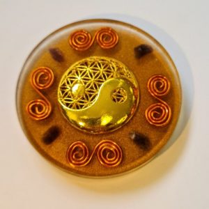 Orgonit čiščenja, okrogel podstavek, velikost 6 cm